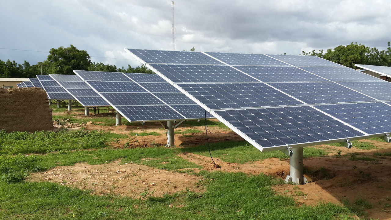 Anvendelse av AC Combiner Box i distribuert fotovoltaisk industri